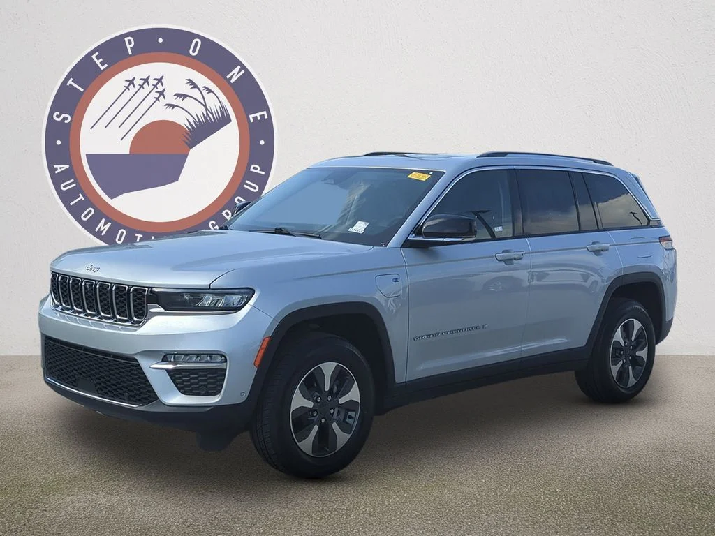 Used 2022 Silver Jeep 4xe image 1