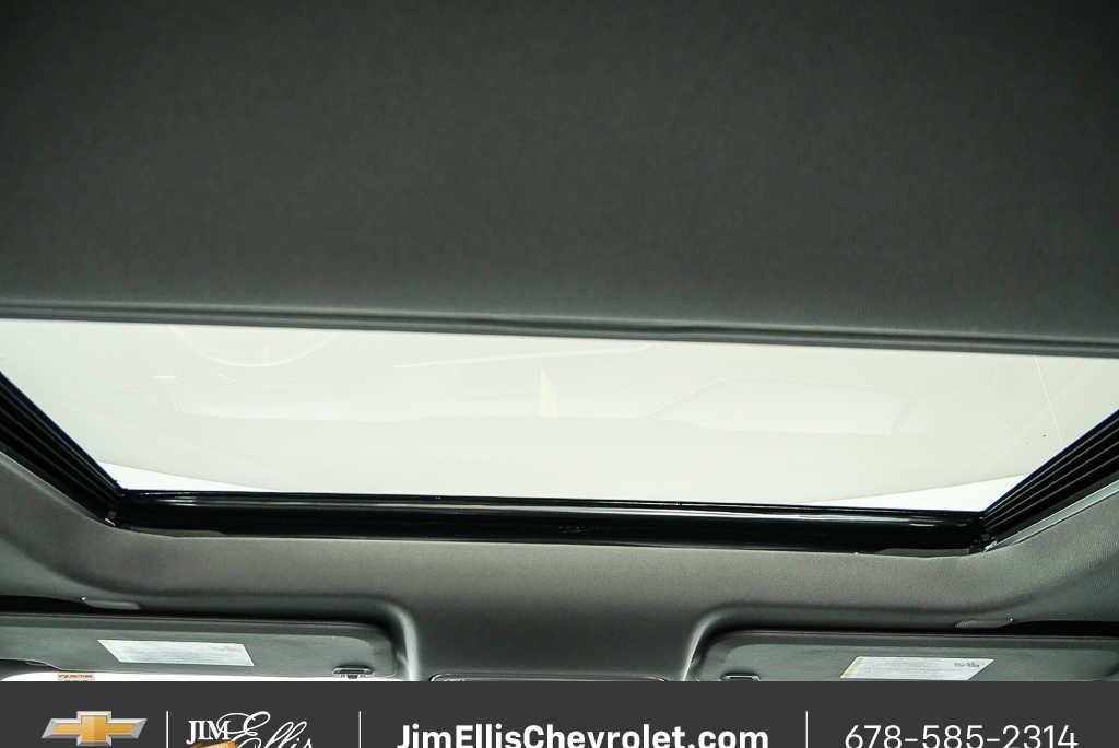 New 2025 Summit White Chevrolet RST image 22