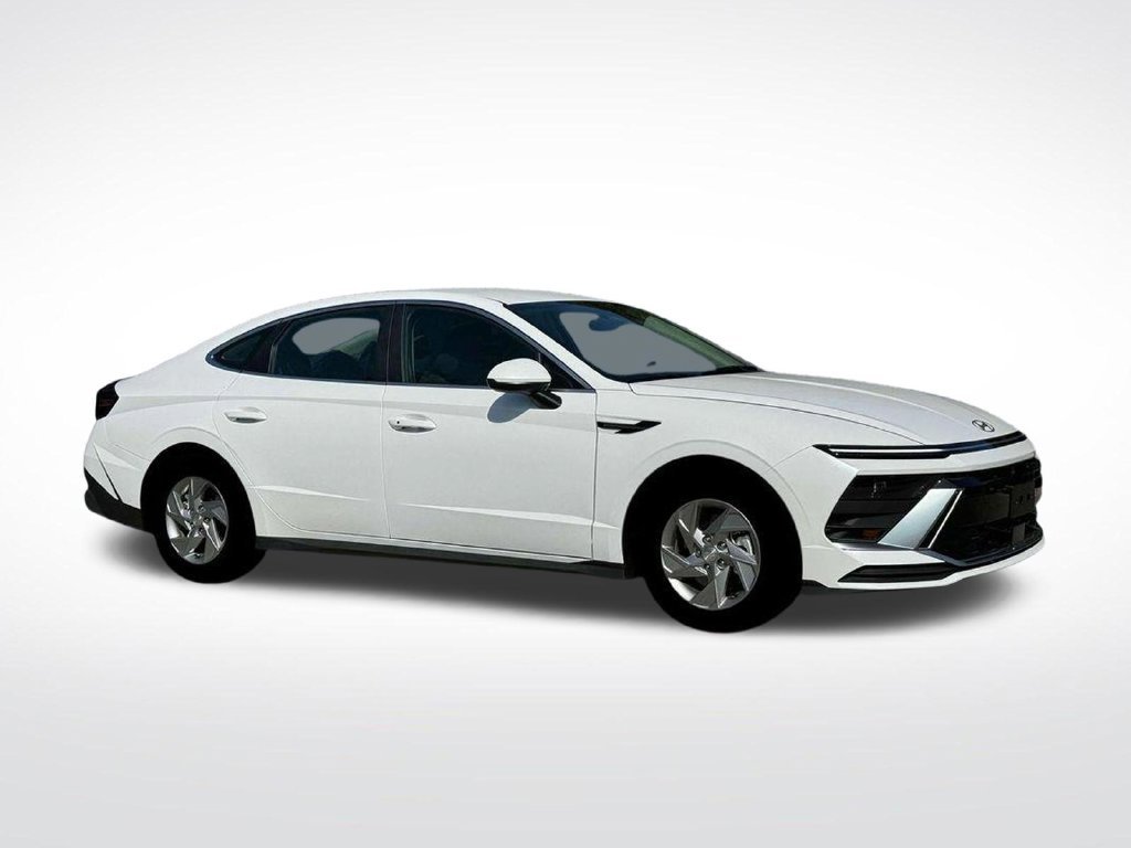 New 2025 White Hyundai SE image 29