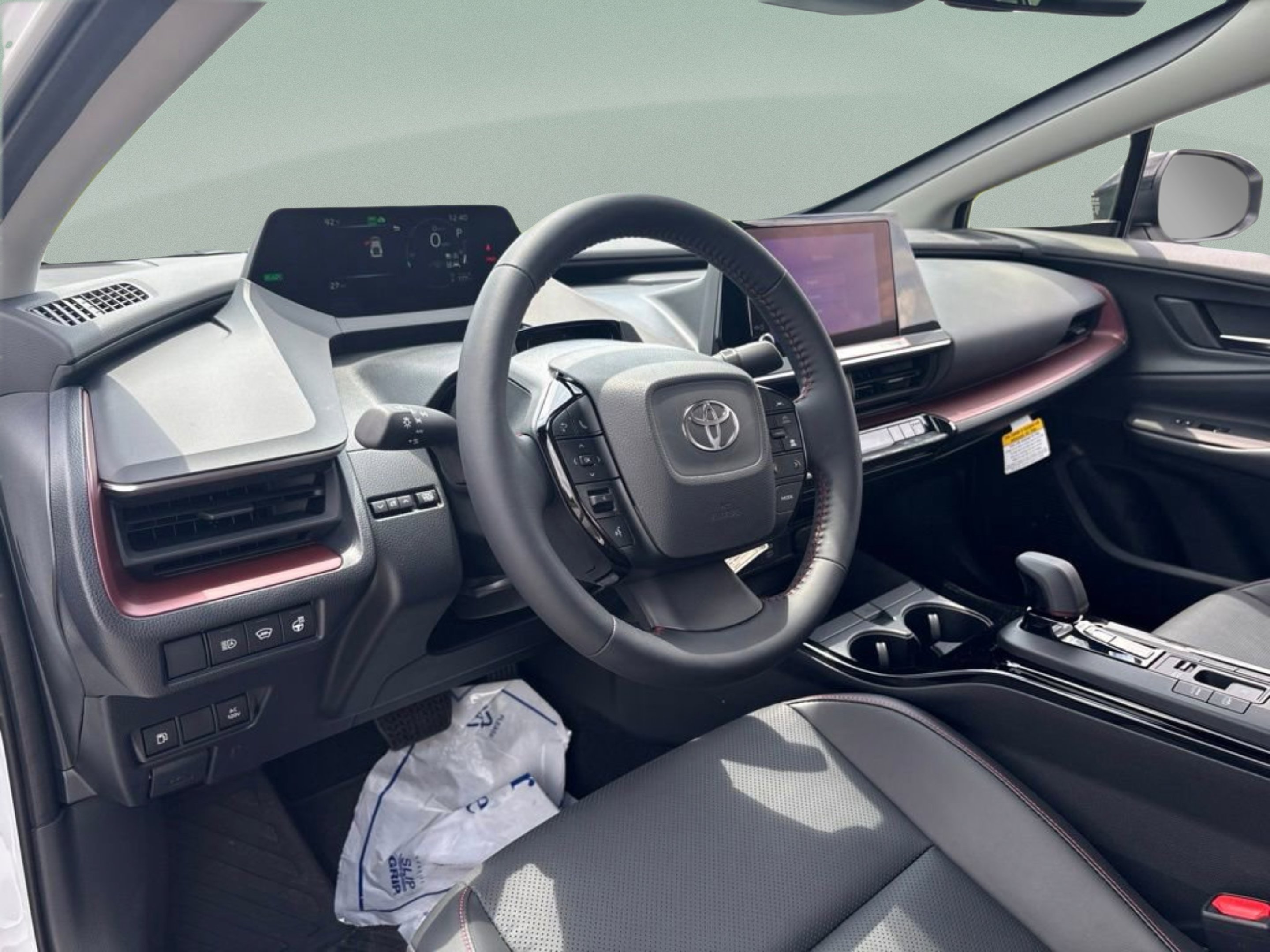 2026 Toyota Prius Plug-in Hybrid XSE - Photo 18