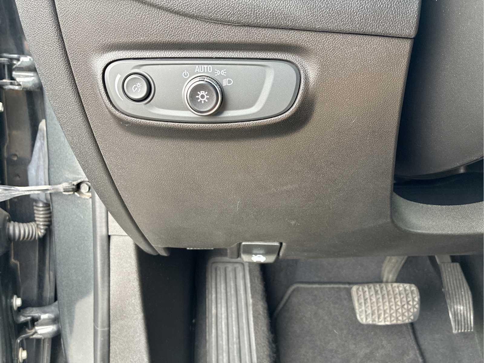 2021 Chevrolet Equinox LT - Photo 17
