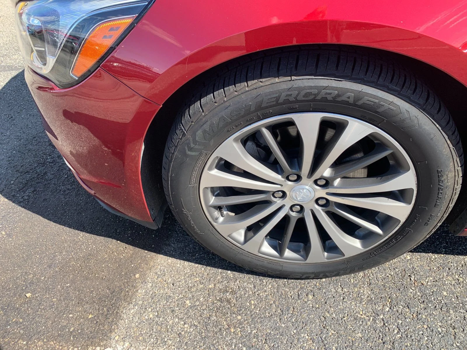 Used 2019 RED QUARTZ TINTCOAT Buick Essence image 9