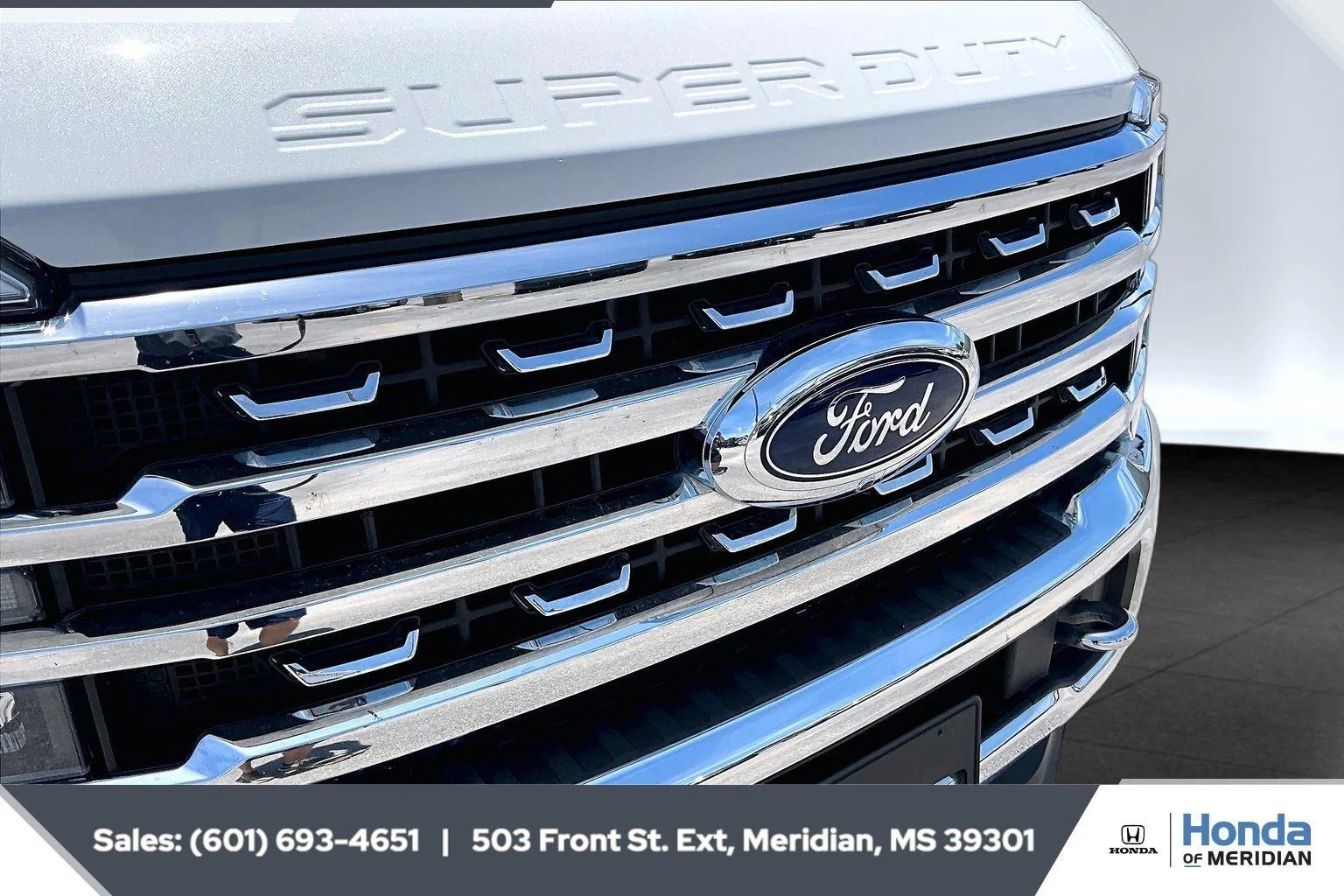 Used 2024 Star White Metallic Tri-Coat Ford LARIAT image 21