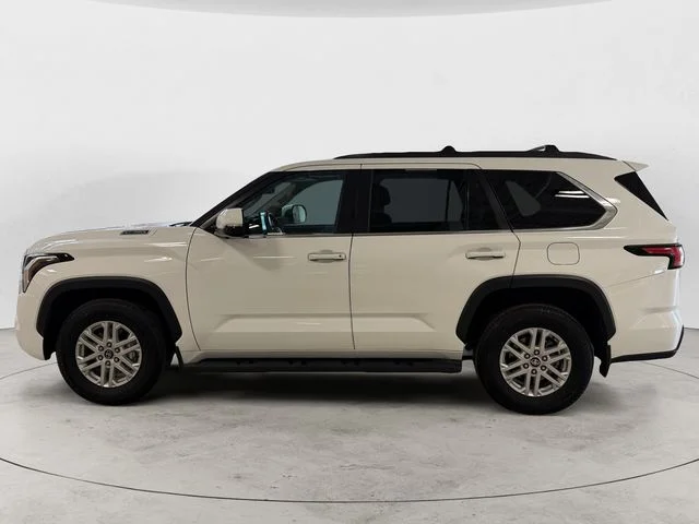 2024 Toyota Sequoia SR5 - Photo 8