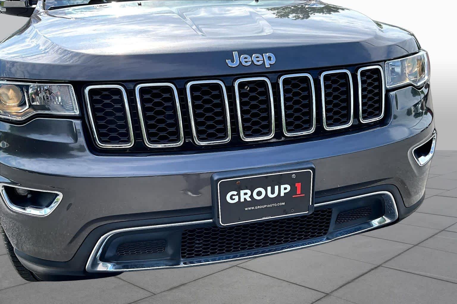Used 2019 Granite Crystal Metallic Clearcoat Jeep Limited image 30
