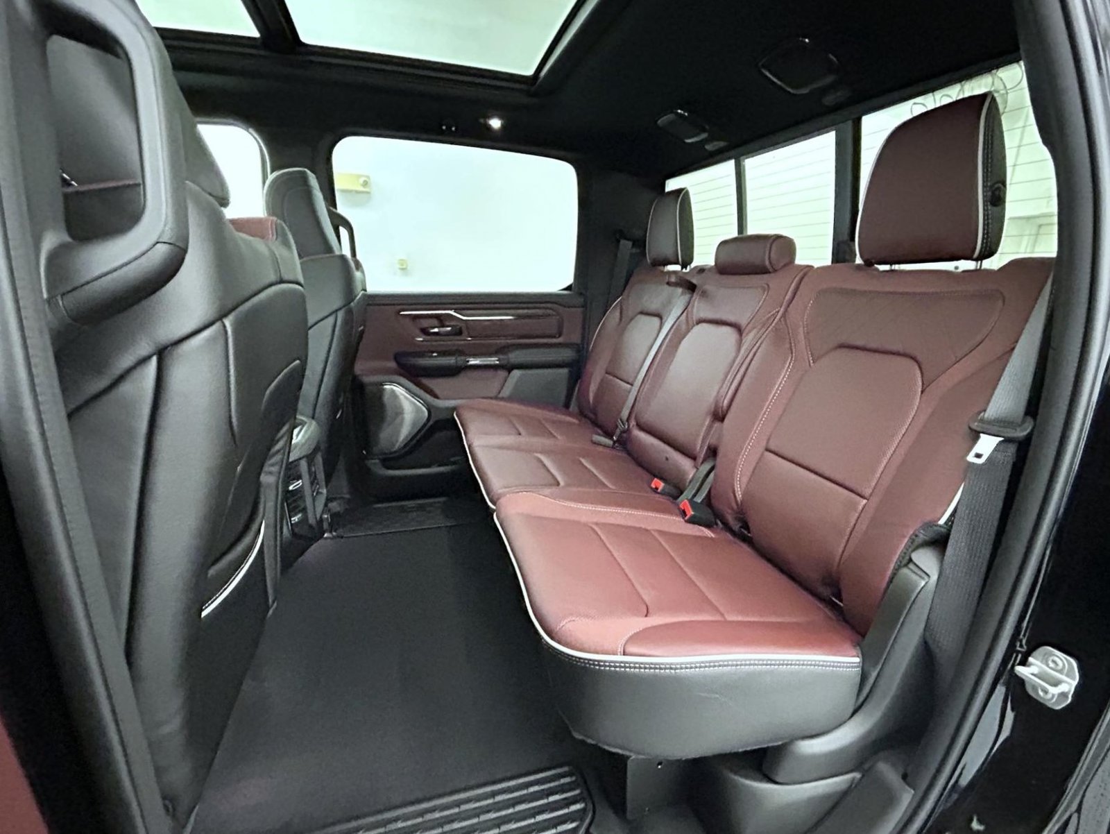 New 2027 Diamond Black Crystal Pearl-Coat Exterior Paint RAM Limited image 20