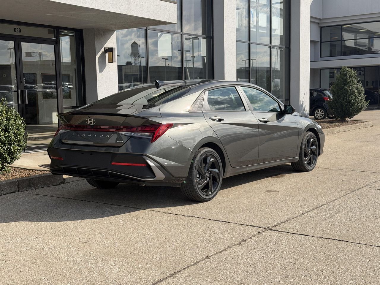 New 2026 Amazon Gray Hyundai SEL Sport image 4