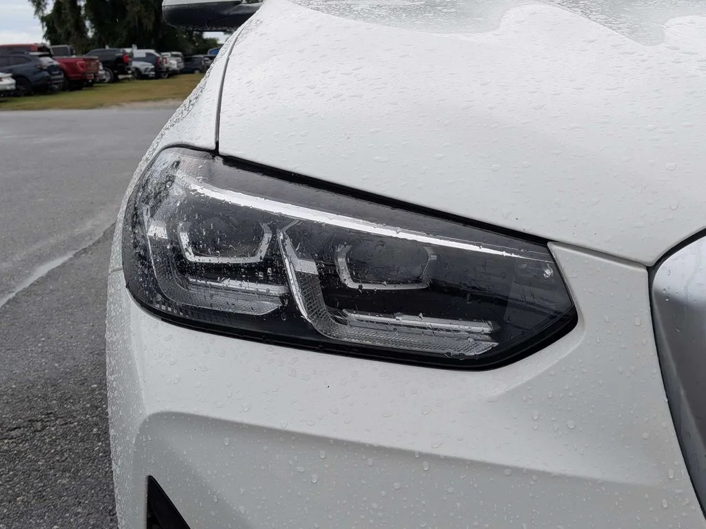 Used 2022 White BMW sDrive30i image 9