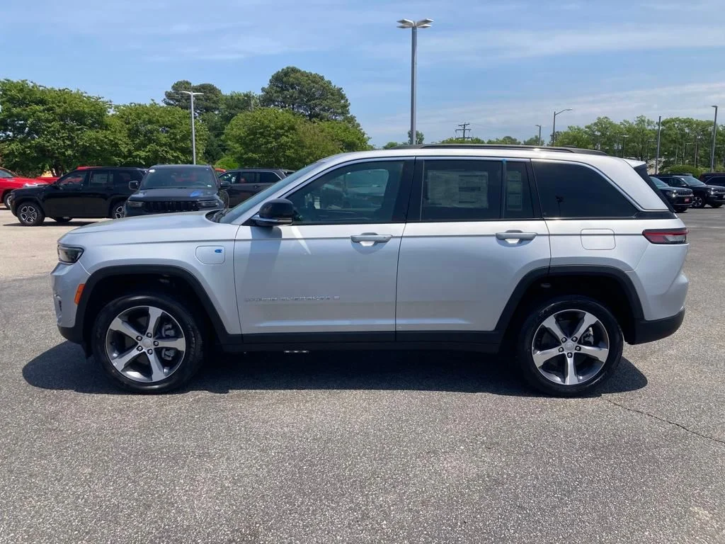 New 2024 Silver Zynith Jeep 4xe image 2