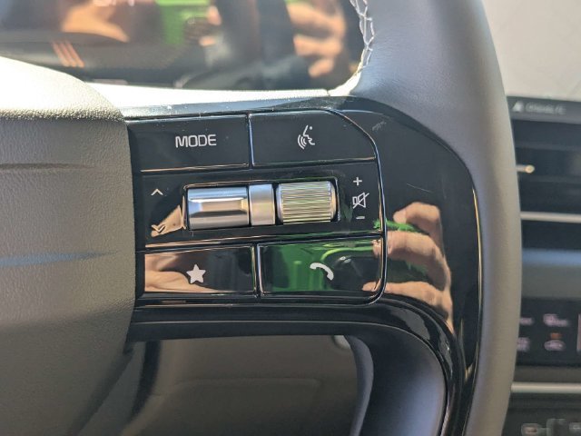 New 2027 White Kia LXS image 31