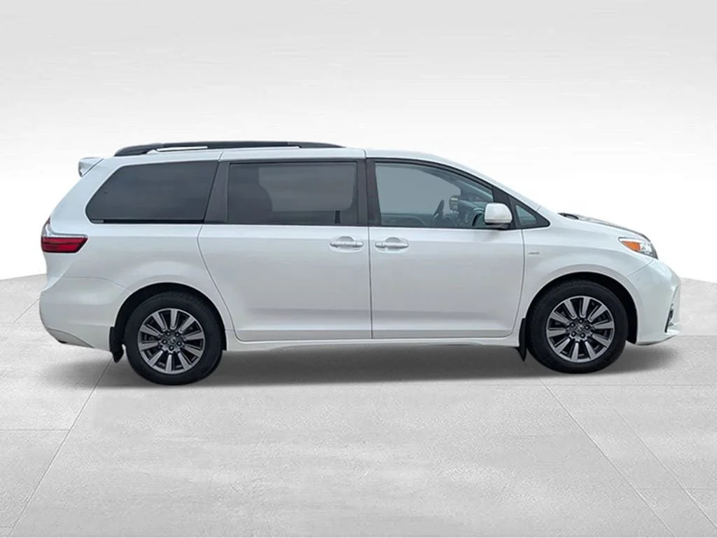 Used 2020 Toyota Sienna XLE with VIN 5TDDZ3DC8LS252058 for sale in Inver Grove Heights, Minnesota