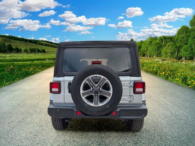 Used 2022 Silver Jeep Unlimited Sahara image 5