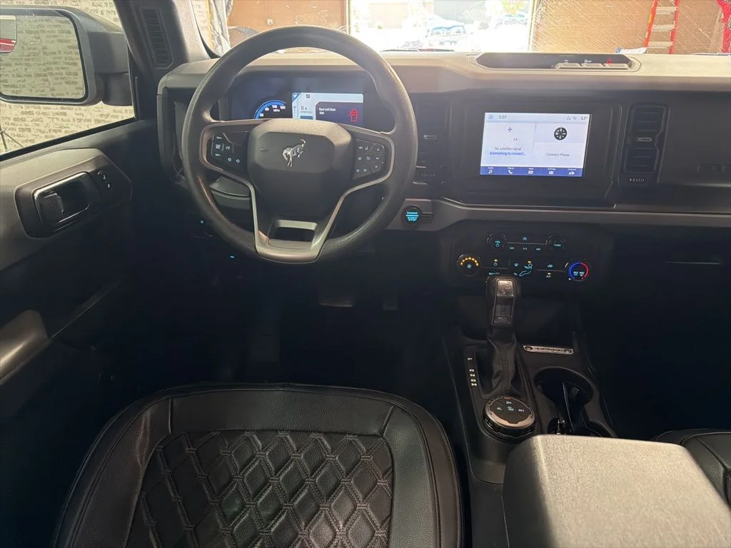 Used 2023 Red Ford Base image 15