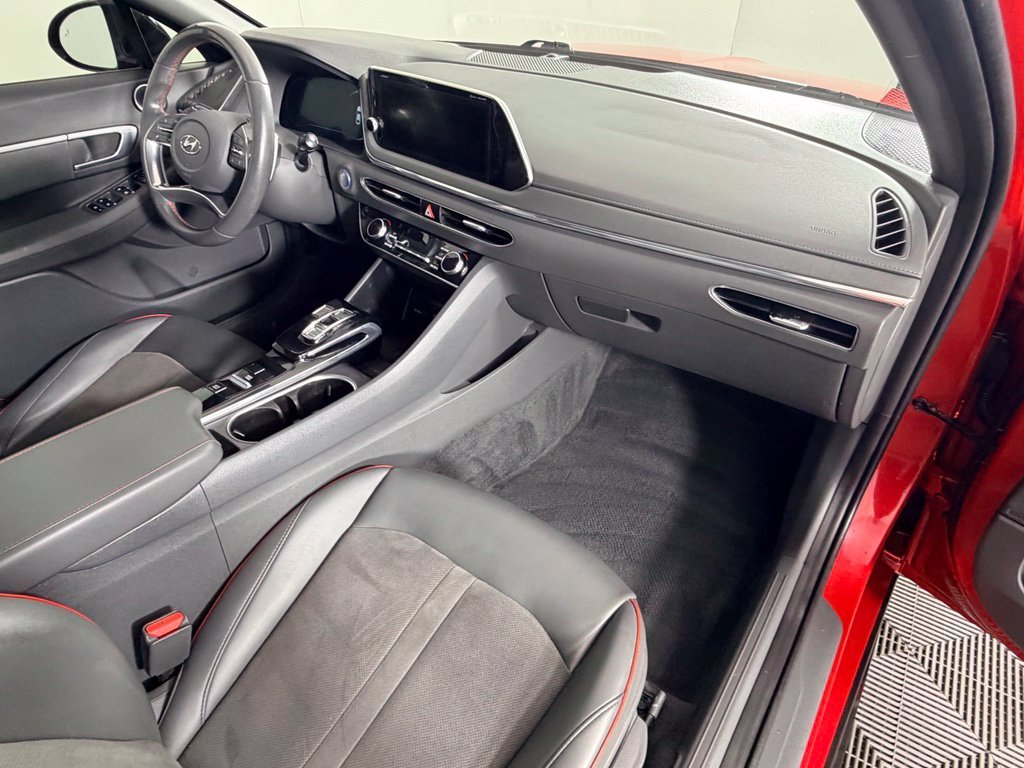 Used 2020 Red Hyundai SEL Plus image 35