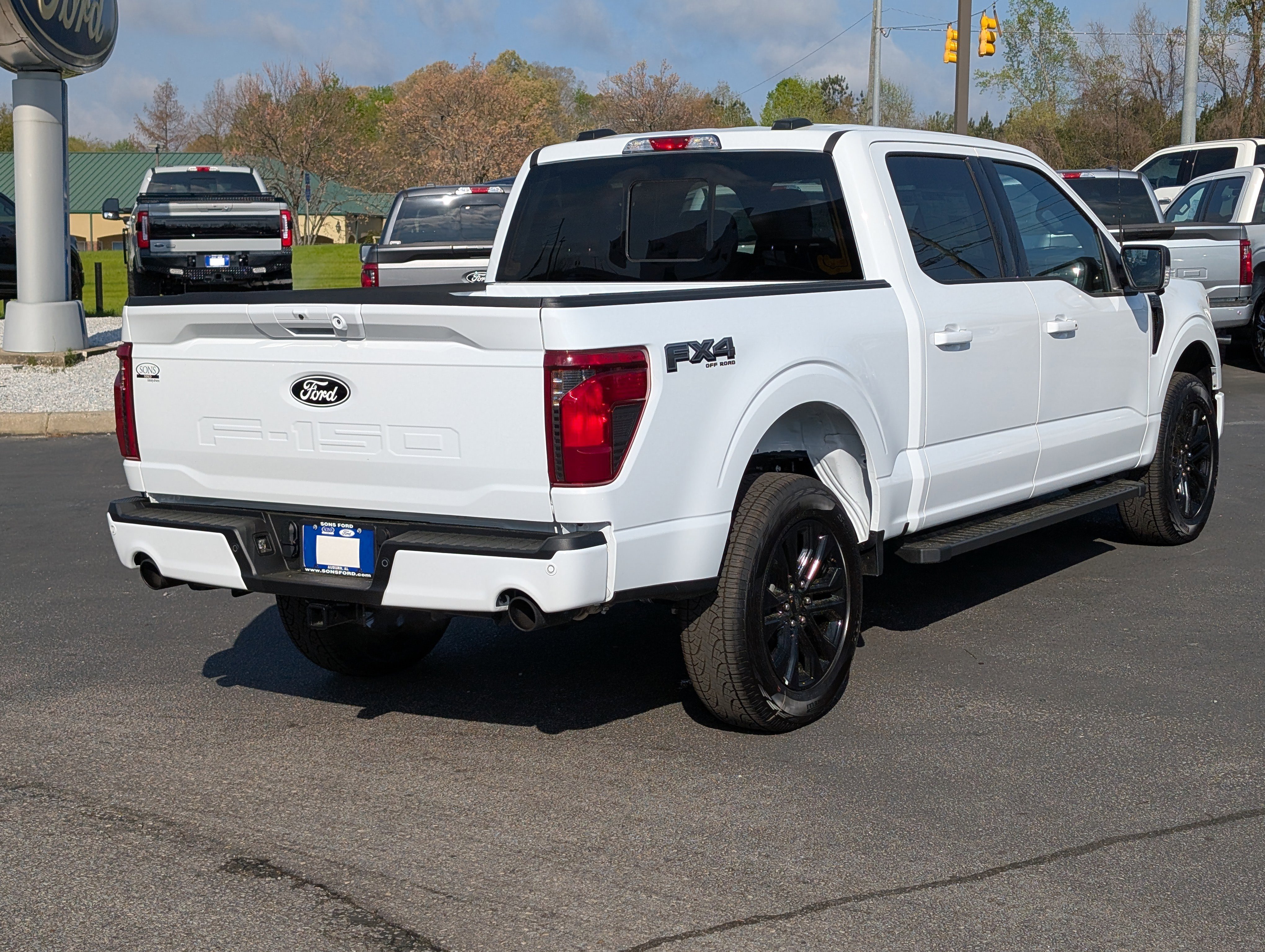 New 2026 OXFORD WHITE FORD XLT image 9