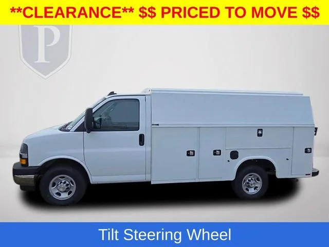 New 2025 Summit White Chevrolet 1WT image 11