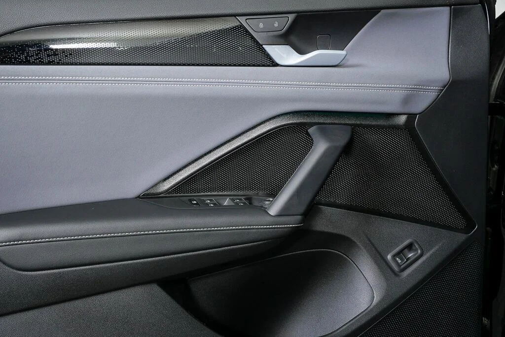 New 2026 Deep Black Pearl Volkswagen SE image 9