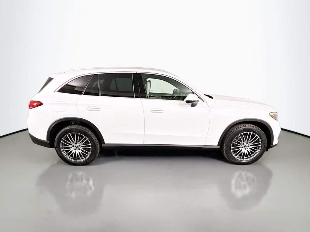 New 2026 MANUFAKTUR Moonlight White Metallic Mercedes-Benz GLC 300 image 8
