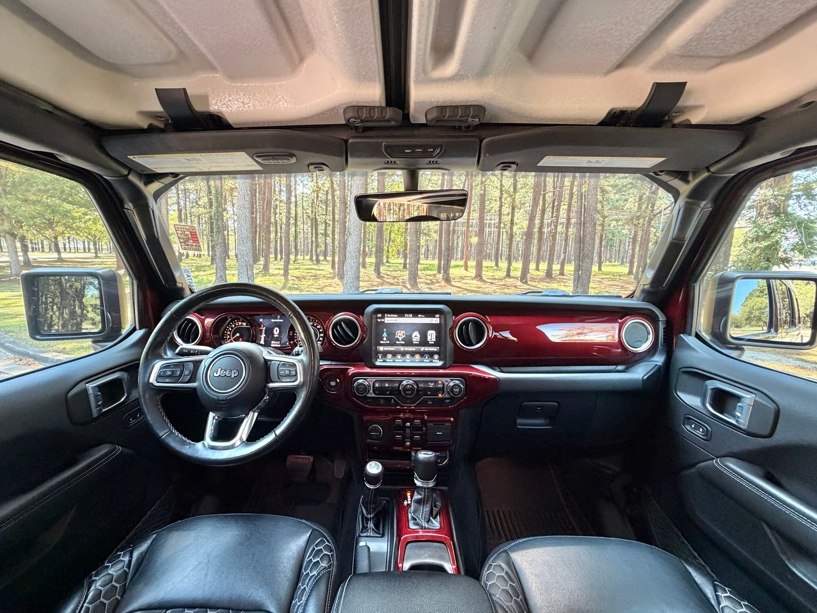 Used 2022 Snazzberry Pearlcoat Jeep Unlimited Sahara image 2