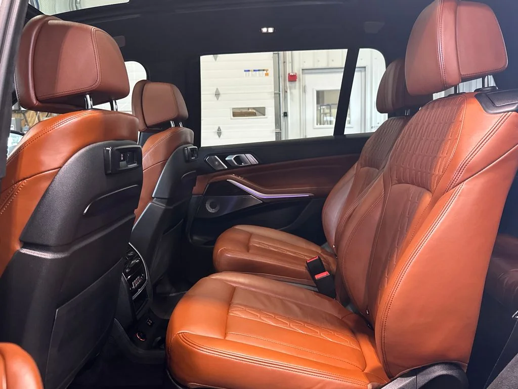 Used 2021 Red BMW M50i image 27