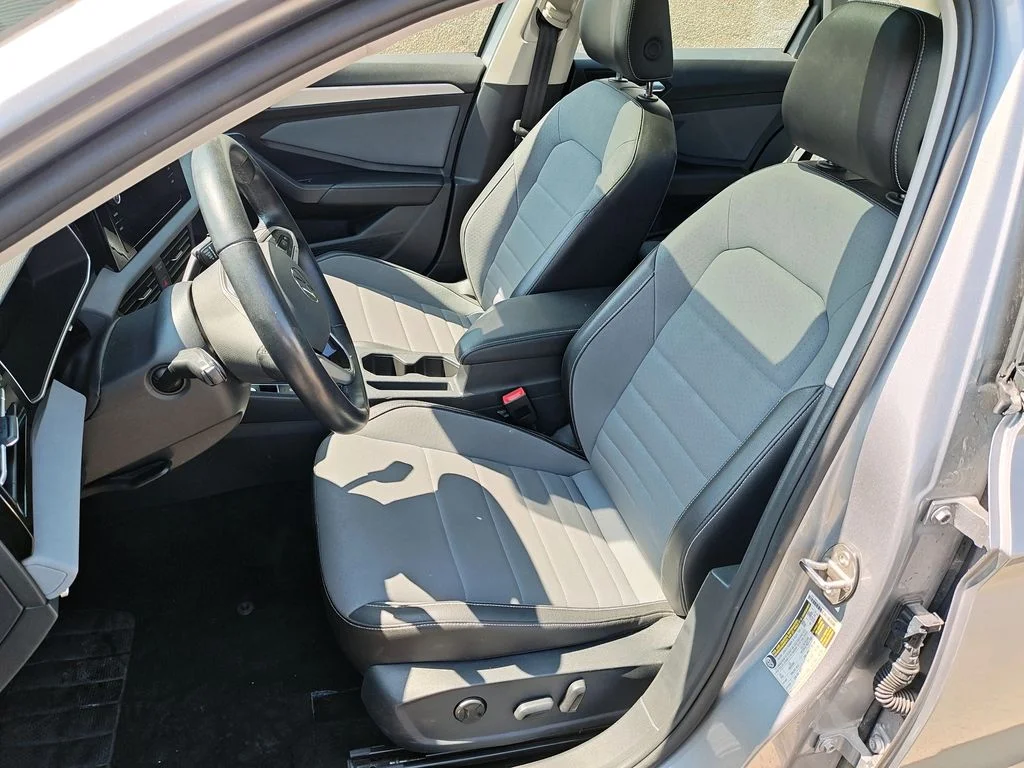 2025 Volkswagen Jetta SE - Photo 12