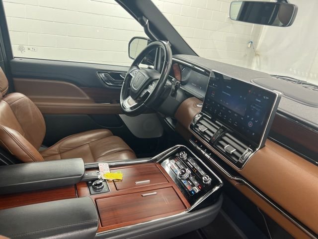 Used 2023 Black Lincoln L Reserve image 28