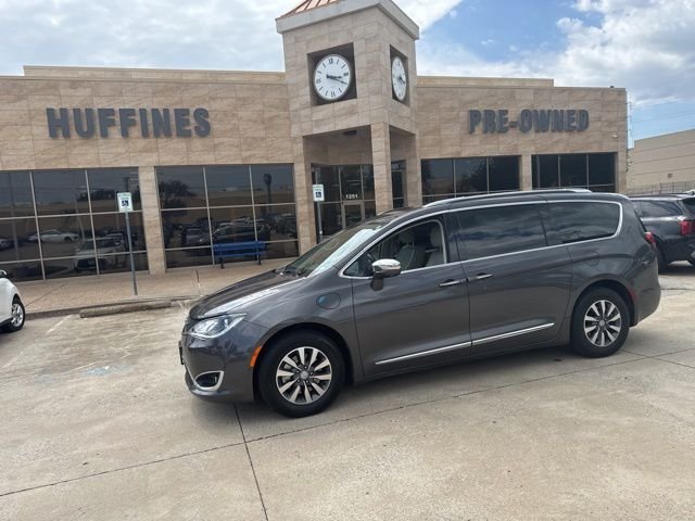 2020 Chrysler Pacifica Hybrid Limited's photo