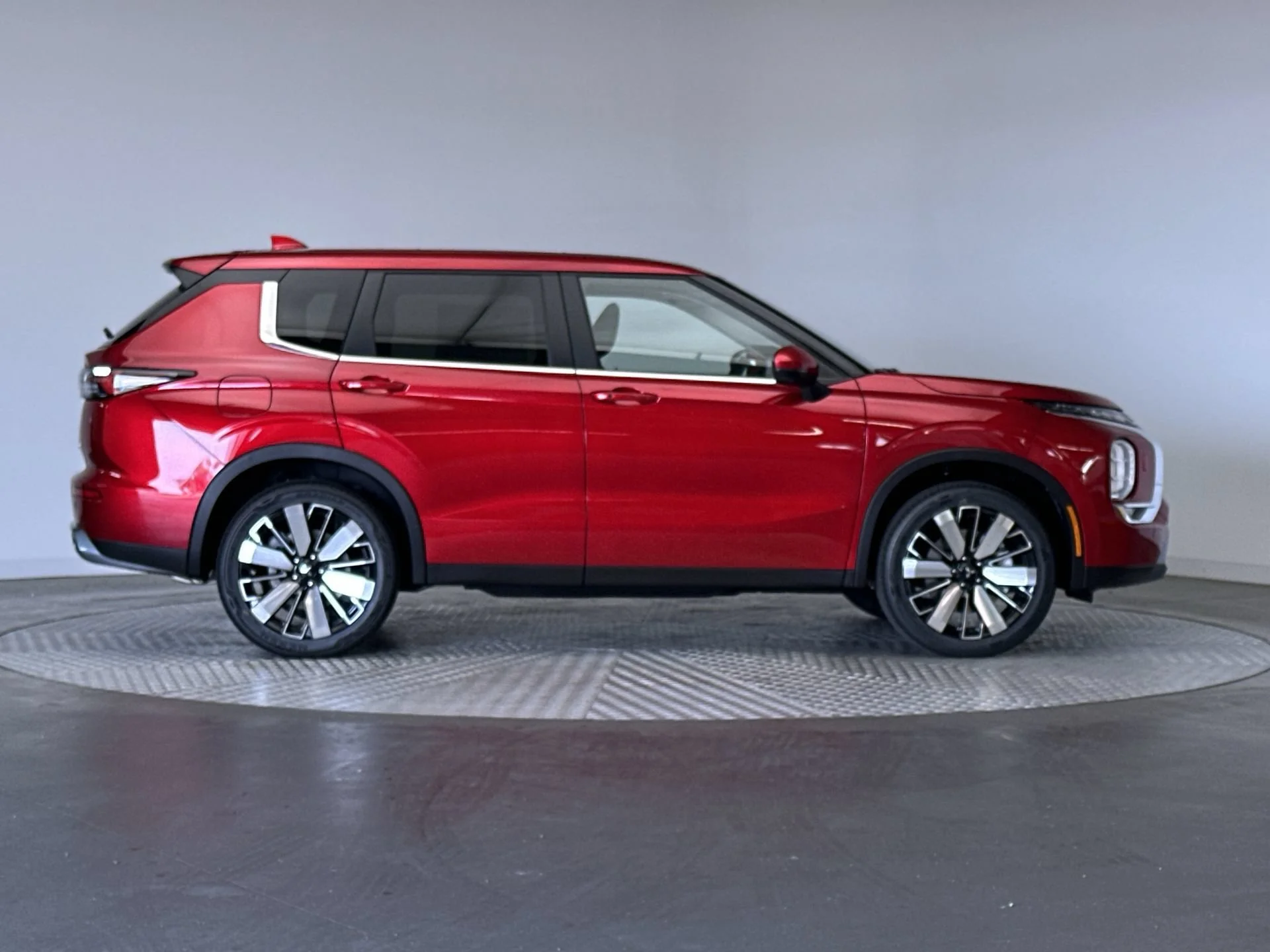 New 2026 Red Diamond Mitsubishi SE image 10