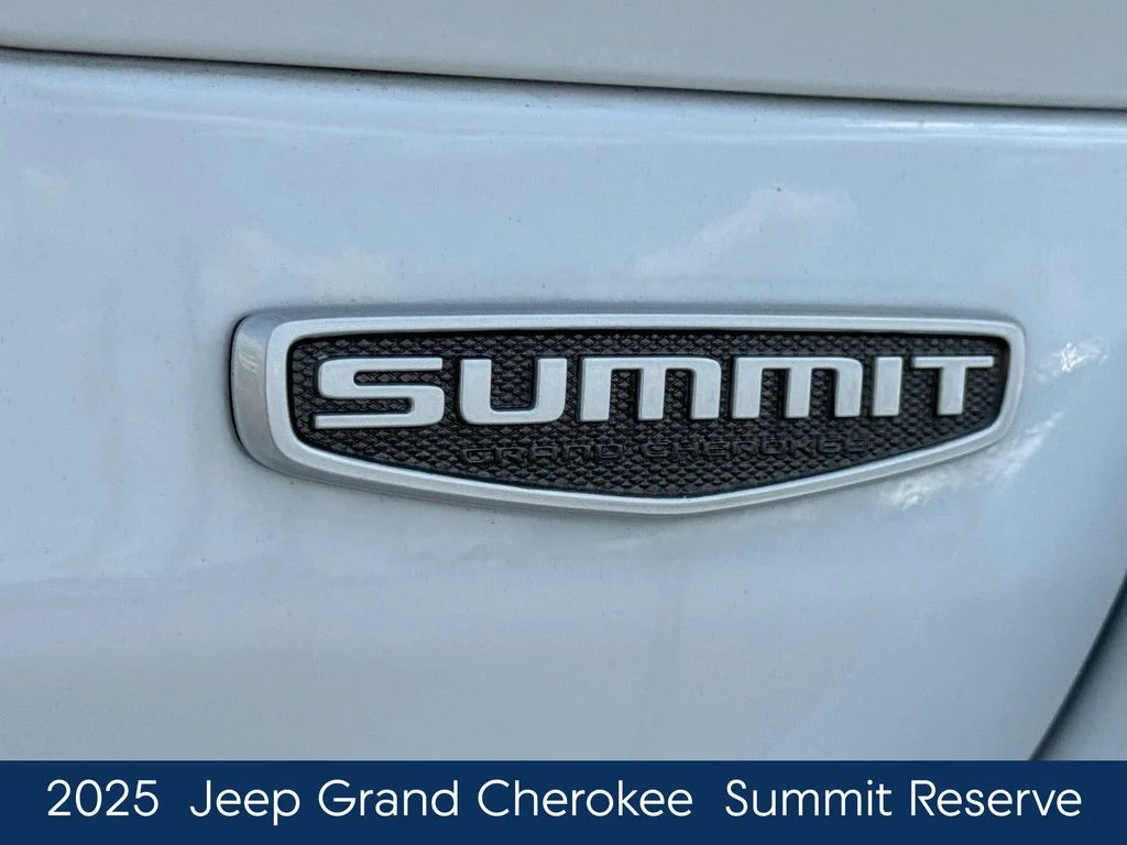 Used 2025 White Jeep Summit Reserve image 11