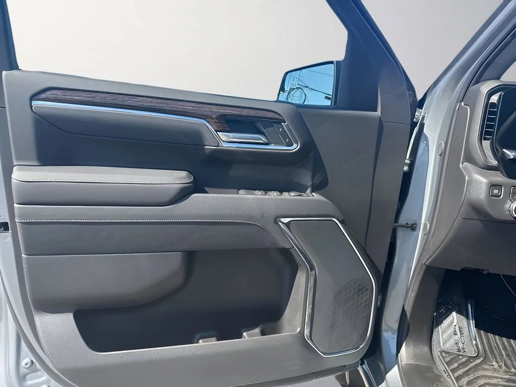 Used 2026 Sterling Metallic GMC Elevation image 27
