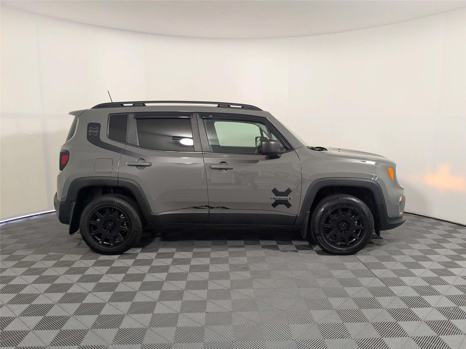Used 2022 Sting-Gray Clearcoat Jeep Sport image 4