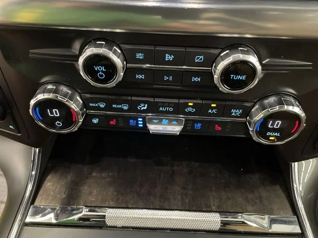 Used 2021 Gray Metallic Ford Lariat image 25