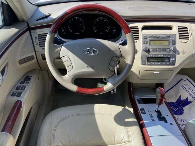 Used 2008 White Hyundai Limited image 9