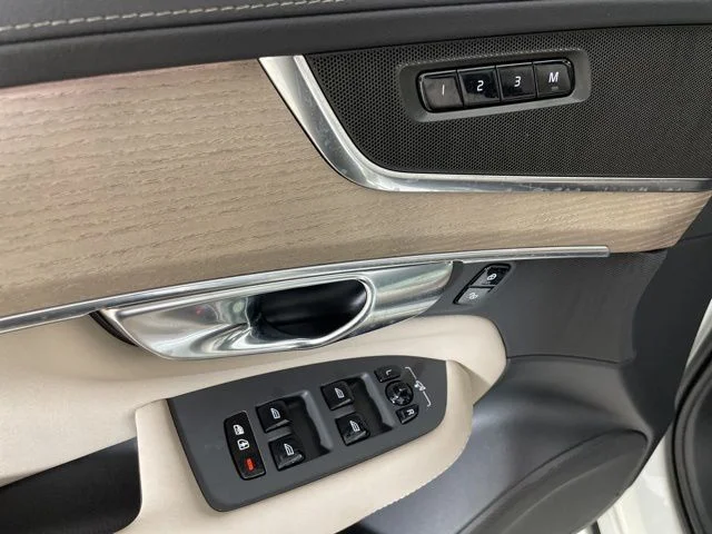 2025 Volvo XC90 Core - Photo 13