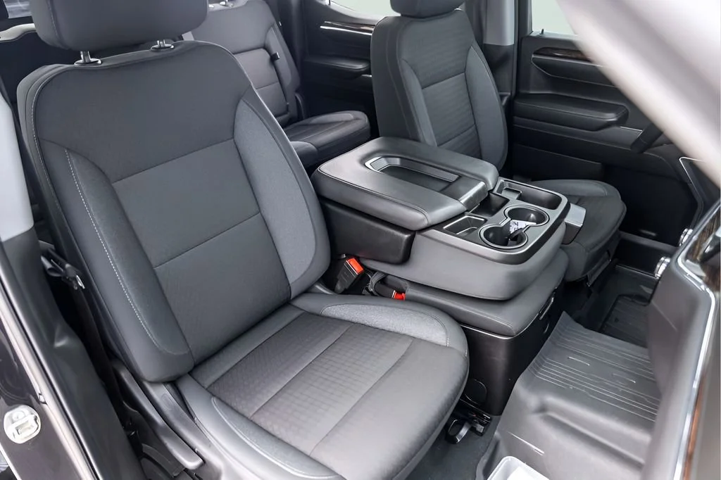 Used 2024 Titanium Rush Metallic GMC Elevation image 31
