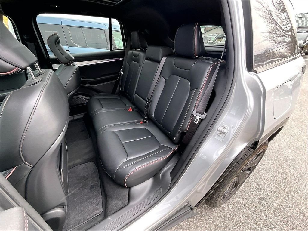 Used 2025 Silver Zynith Clearcoat Jeep Launch Edition image 15