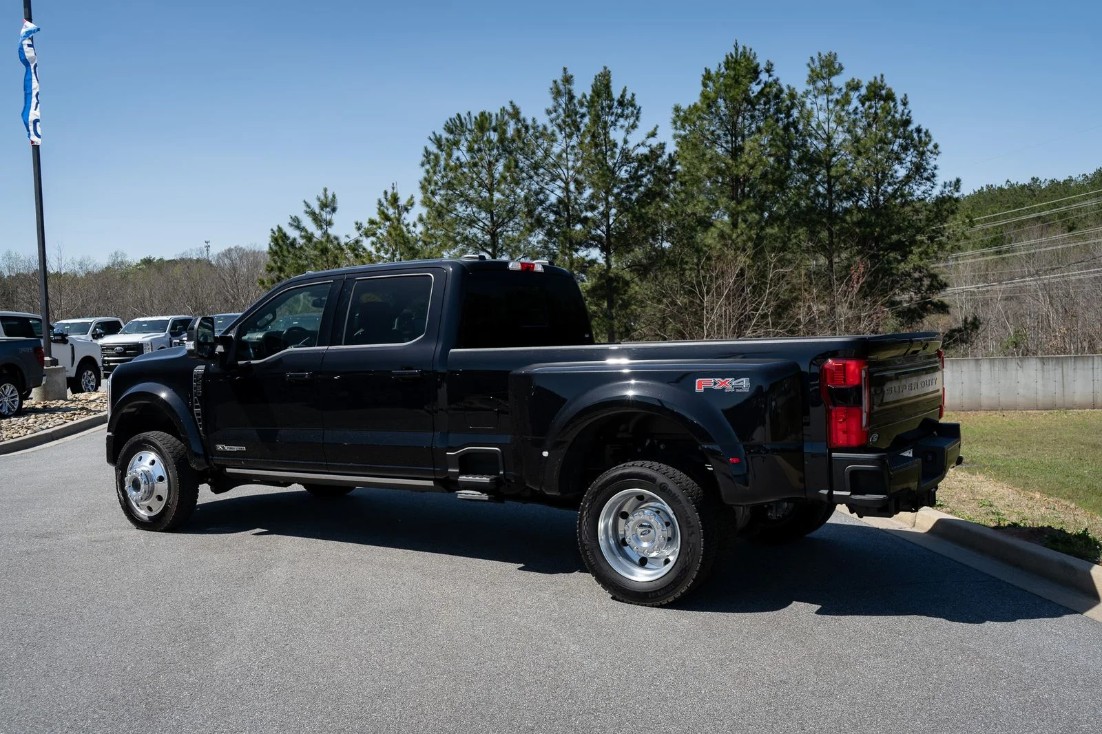 2025 Ford F-450 Super Duty Platinum - Photo 18