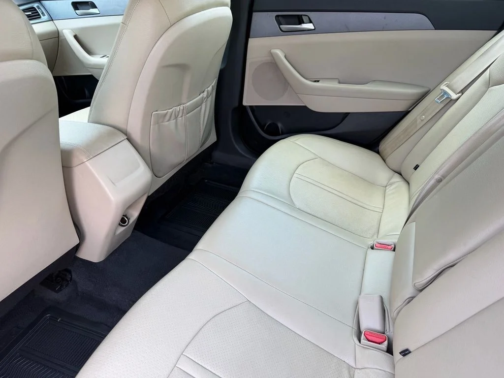 Used 2018 Quartz White Pearl Hyundai SE image 15