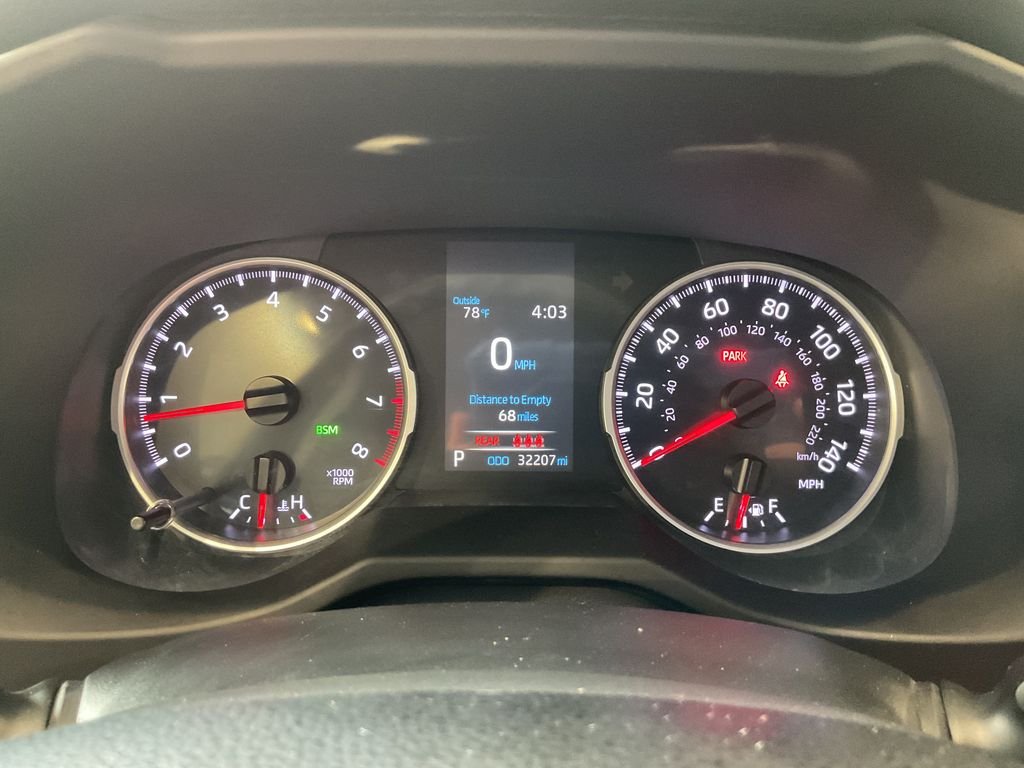 Used 2021 White Toyota XLE image 22