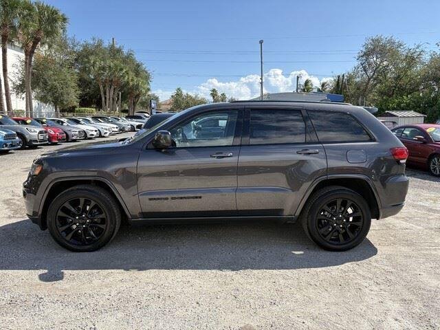 2019 Jeep Grand Cherokee Altitude photo 3