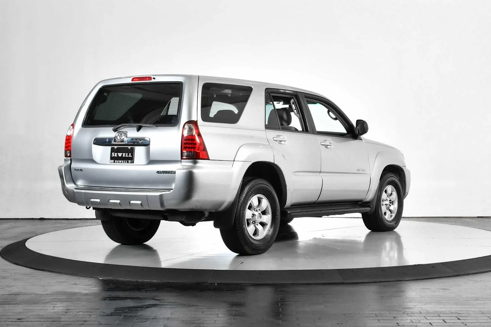 Used 2008 Titanium Metallic Toyota SR5 image 6