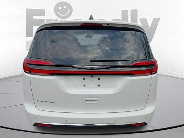 New 2026 Bright White Clear-Coat Exterior Paint Chrysler Select image 8
