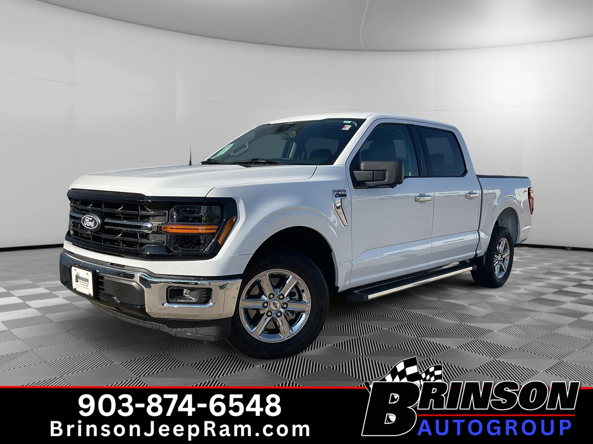 Used 2024 Oxford White Ford XLT image 1
