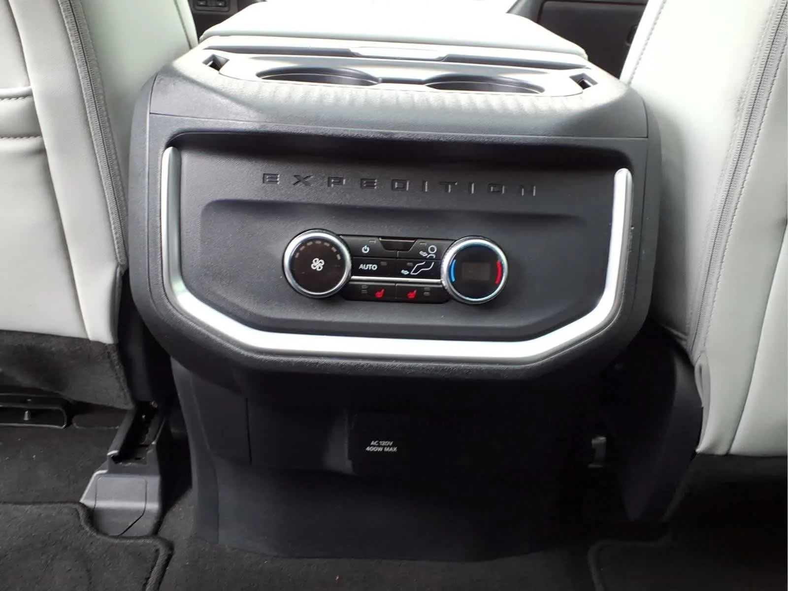 Used 2025 Stone Blue Metallic Ford Platinum image 29