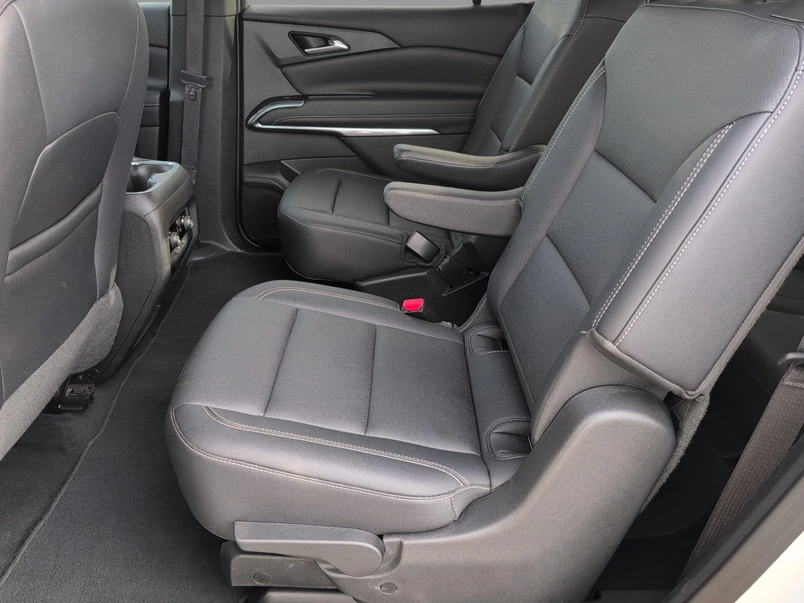 Used 2024 Downpour Metallic GMC SLE image 32