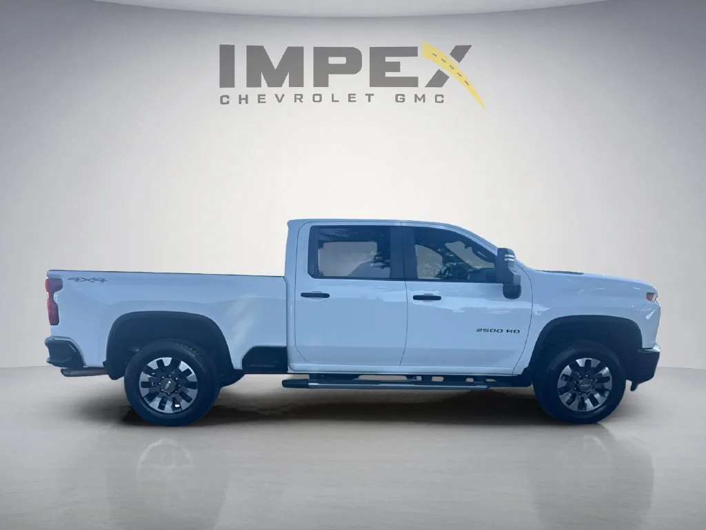 Used 2021 SUMMIT WHITE Chevrolet Custom image 7