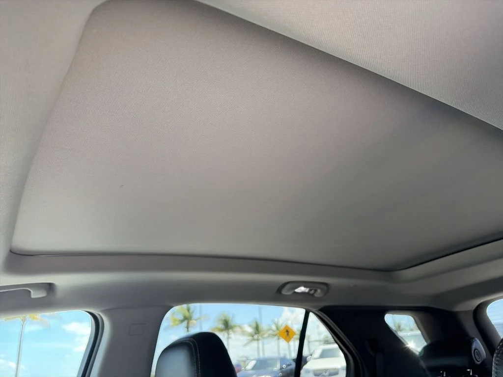 Used 2018 SILVER ICE METALLIC Chevrolet Premier image 25
