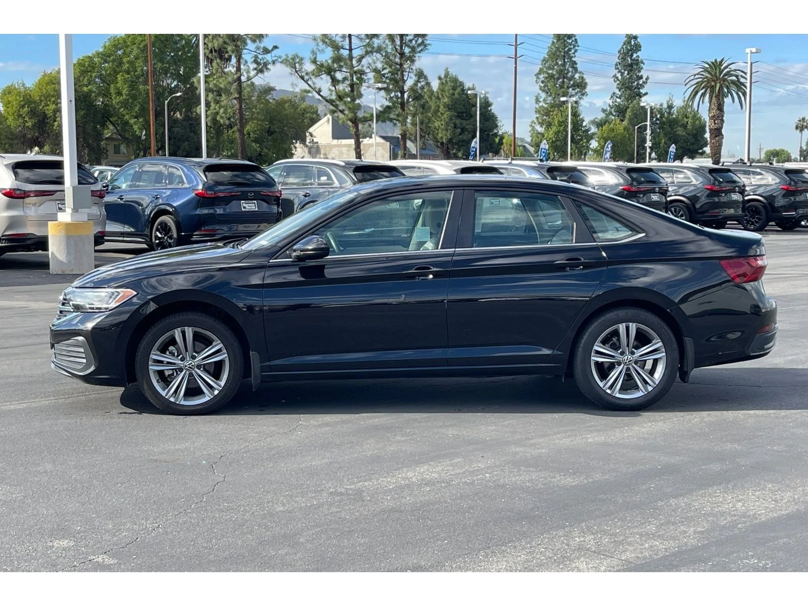 Used 2023 Deep Black Pearl Volkswagen SE image 2