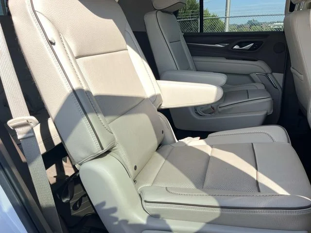 Used 2022 White GMC Denali image 26