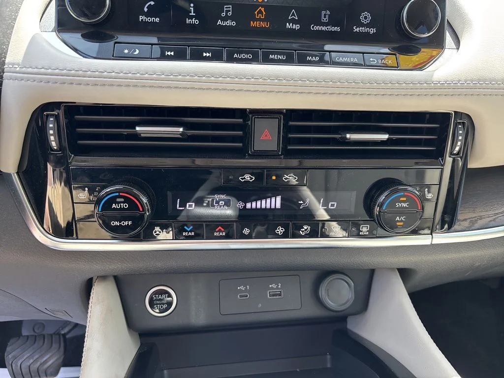 Used 2021 White Nissan SL image 23